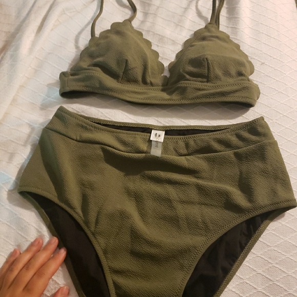 Olive colored bikini - Picture 1 of 3